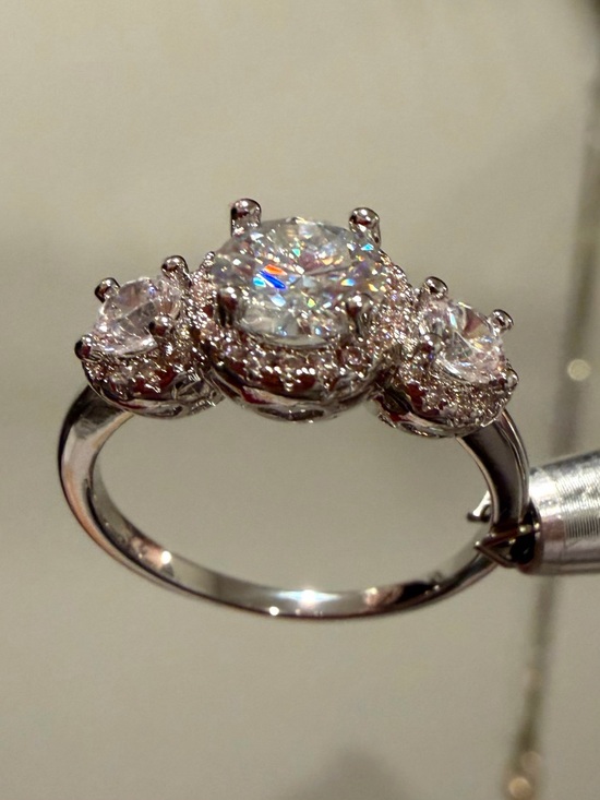 Jewelry - NWT Classic Three-Stone GRA MOISSANITE s925 Sterling Silver Size 9